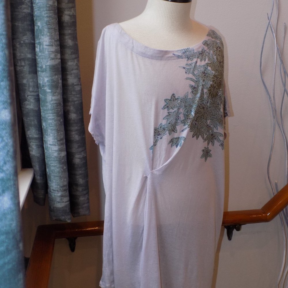 ANTHROPOLOGIE Lavendar Dye Abstract Leaf Print T- Shirt Size Large Side Ruche - Picture 3 of 3